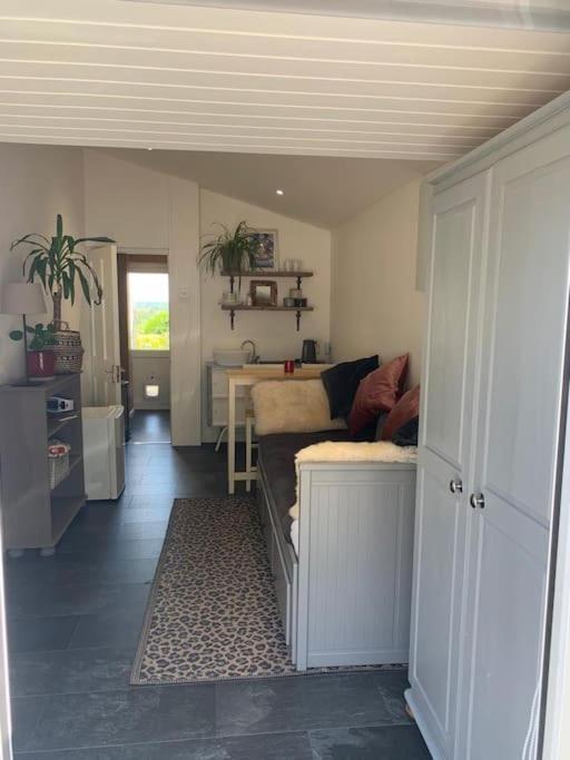 The Garage Getaway Apartamento Glastonbury Exterior foto